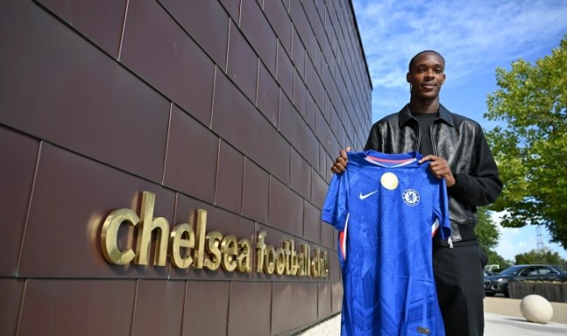 内部调动！官方：切尔西签下斯特拉斯堡前锋埃梅加，明夏正式加盟