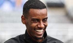 九游体育官网-前维拉CEO：若纽卡想卖伊萨克早卖了，这么迟才卖说明没找好替身