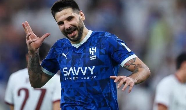 斯基拉：卡塔尔球队赖扬在与利雅得新月谈米特罗维奇转会