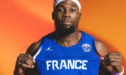 NBA直播-状态不佳！亚布塞莱半场2中0，三分1中0得到0分1板2助2盖帽