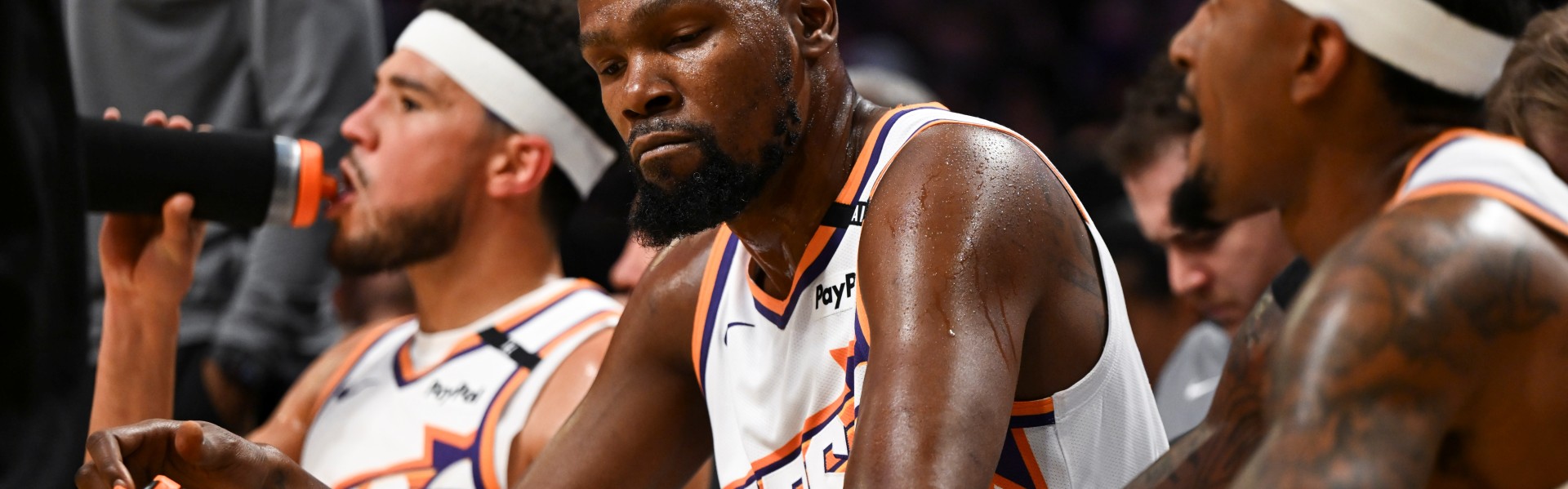 米西奇评布克：领导力坚实却受KD光环遮蔽 比尔展现高度职业素养