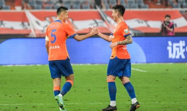 九游体育官网-泰山绝杀功臣直言运气不错：观察之后做出跑位决策