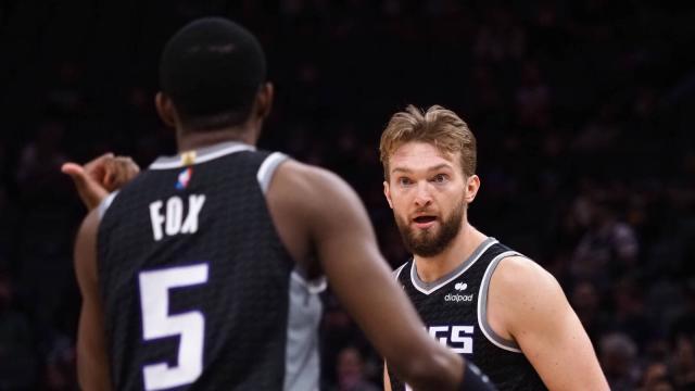 1647011219775071704.jpg deaaron-fox-reacts-kings-first-win-domantas.jpg